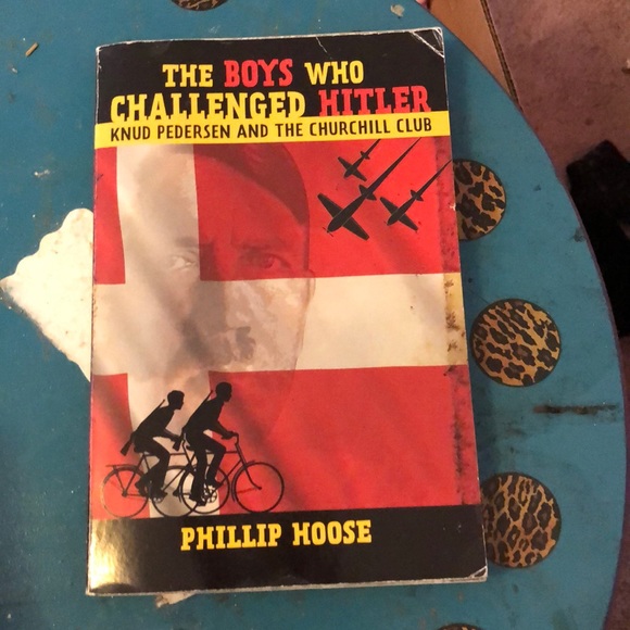 Books - Picture 2 of 4